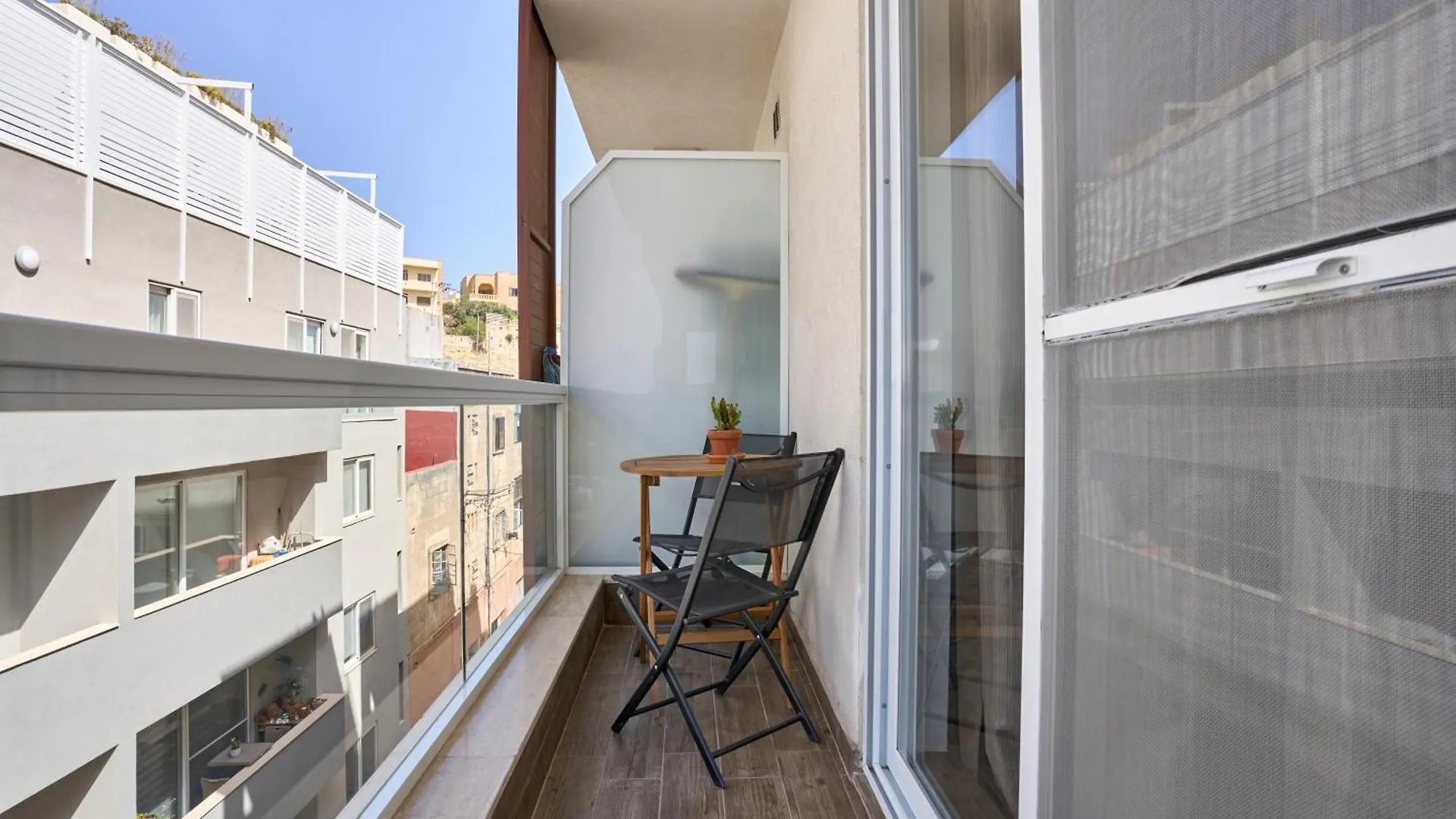 Private Apartment Minutes To Sliema Malta, 2 Ac'S, Netflix Gzira Malta